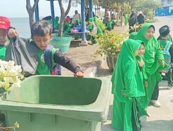 Tanamkan Sejak Dini, Peduli Lingkungan dan Bersih-Bersih Sampah di Pantai